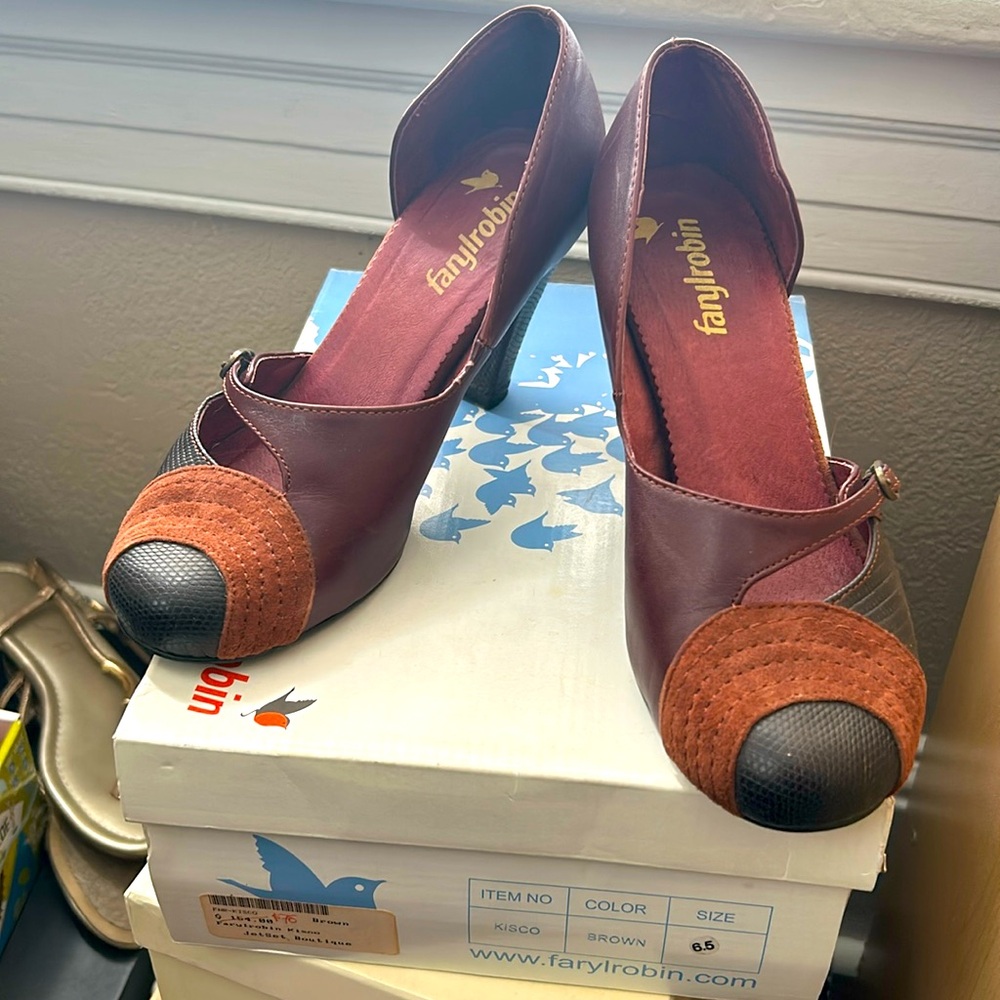 Vintage look heels